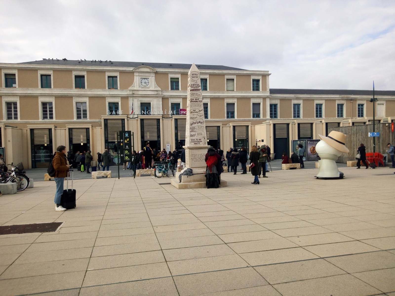 Photo de l'extérieur de la gare d'Angoulême